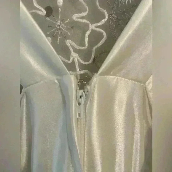 Wedding/formal  dress - Picture 3 of 7